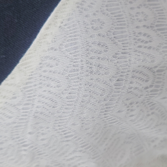 Off From White Beautiful Scalloped Cold Shoulder Top - Picture 4 of 9